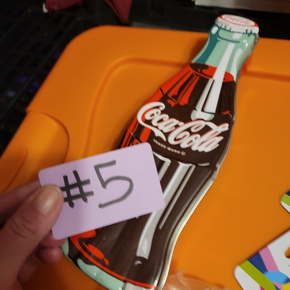 Gently used lip smacker coca cola tin comes with 6 lip gloss - Picture 7 of 7